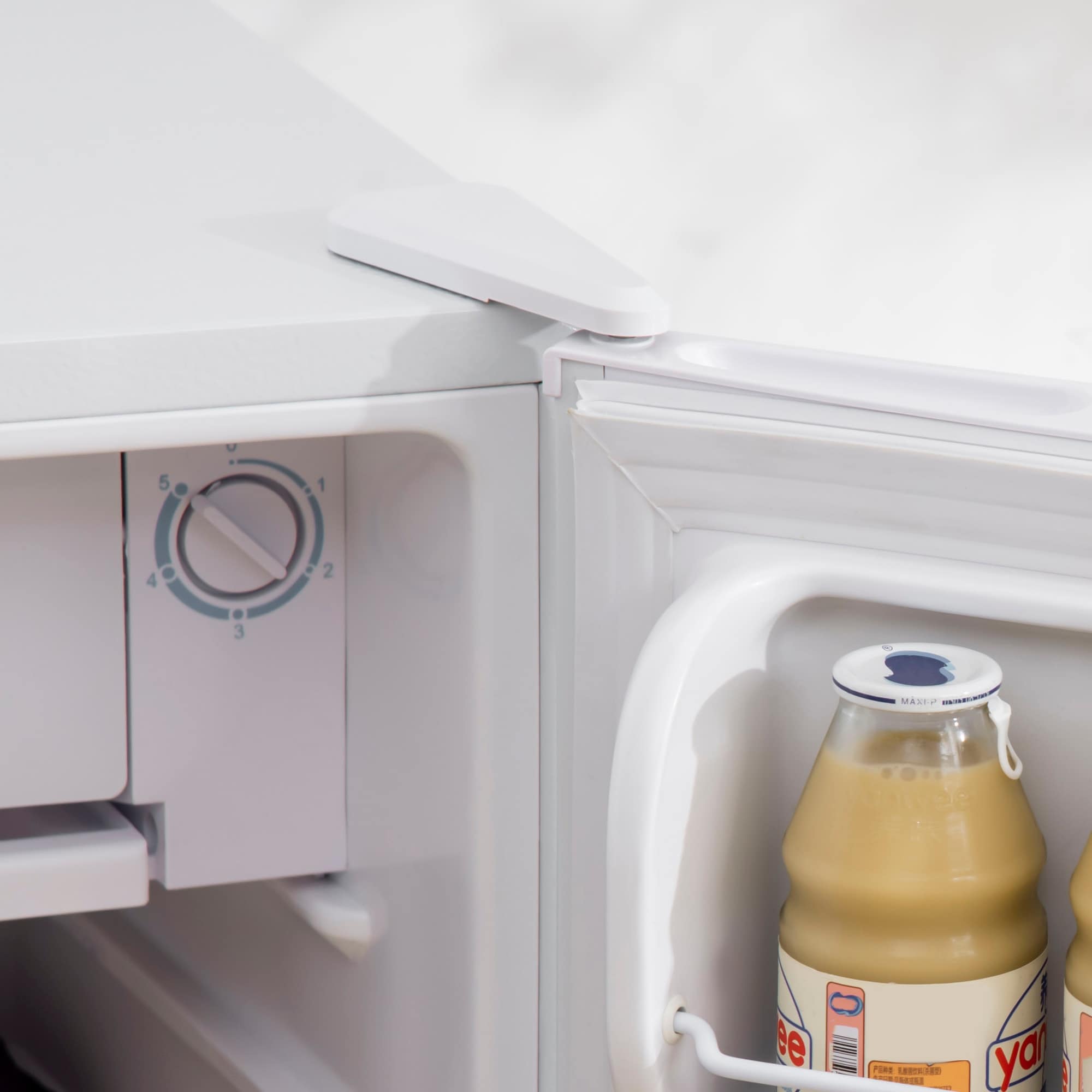 HOMCOM 3.2 Cu.Ft Mini Fridge with Freezer, Single Door Compact Refrigerator with Adjustable Thermostat for Bedroom
