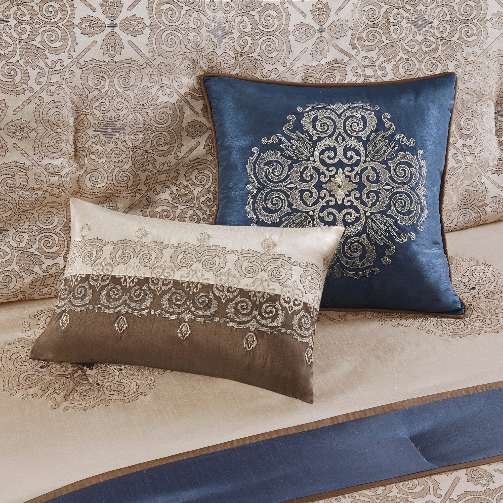 Madison Park Essentials Parker Jacquard Embroidered Pieced 24 Piece Room in a Bag