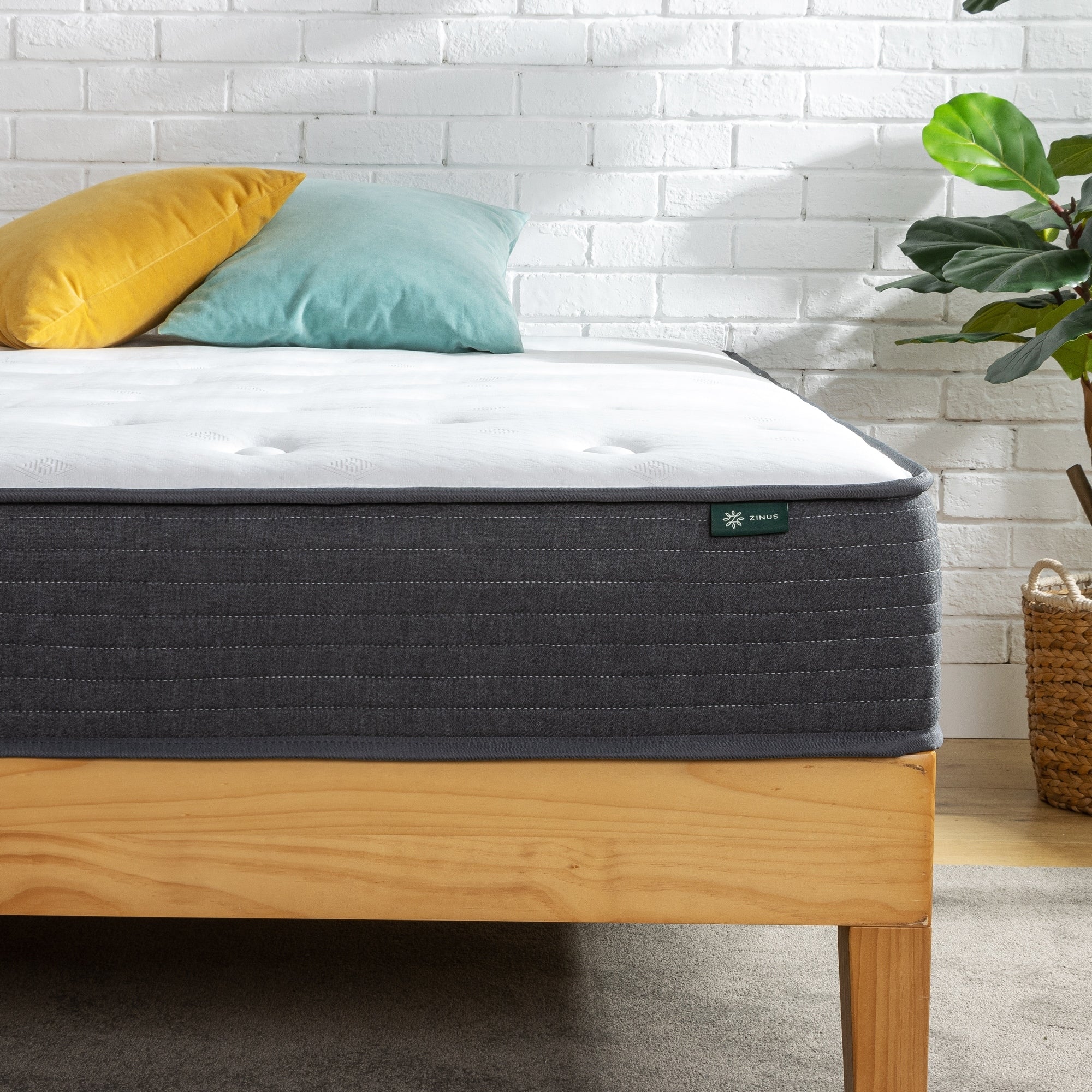 Priage by ZINUS 8 Inch Comfort Essential Pocket Spring Hybrid Mattress