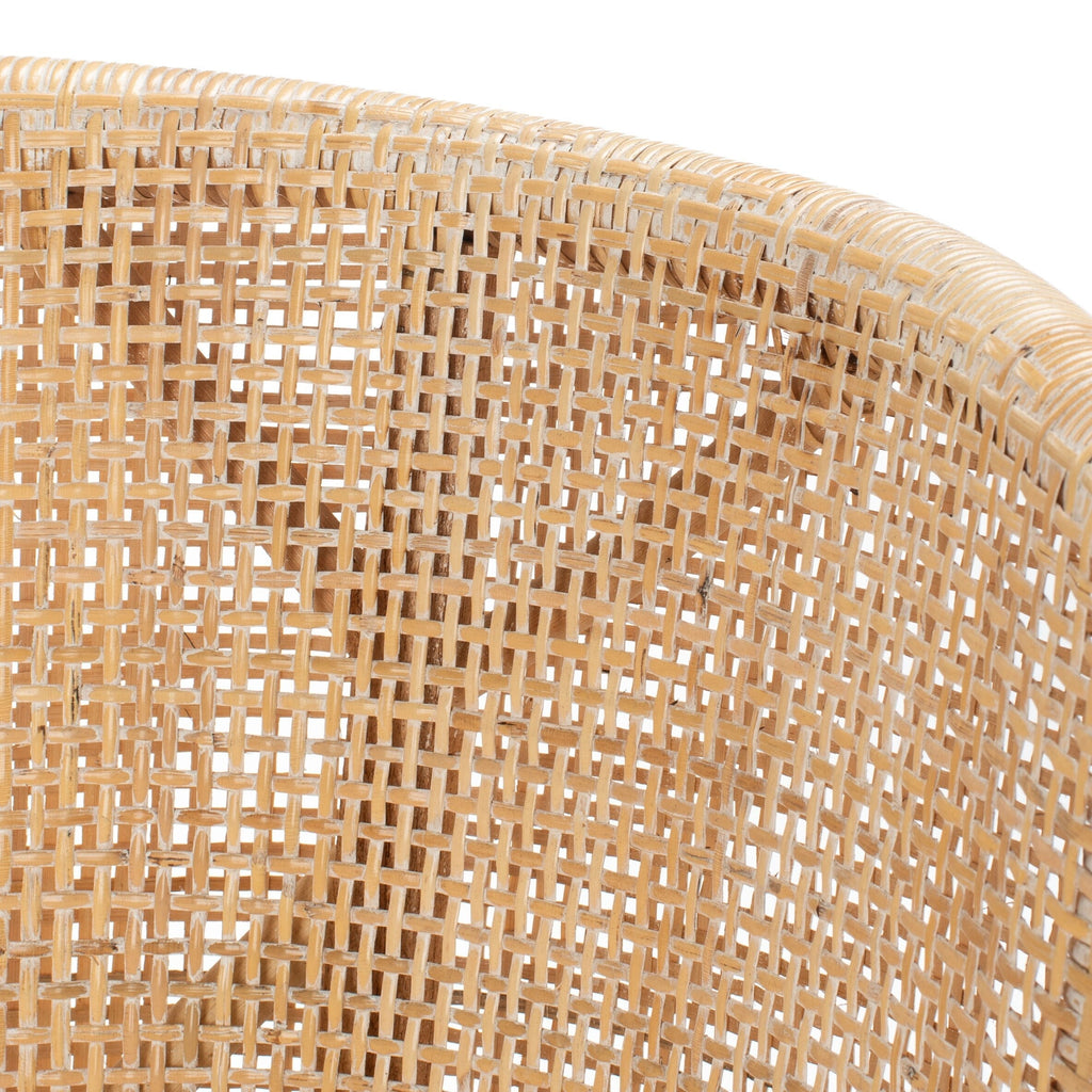 SAFAVIEH Virona Rattan 30-inch Bar Stool - 22.3 W x 20.5 L x 39 H - 22Wx21Dx39H