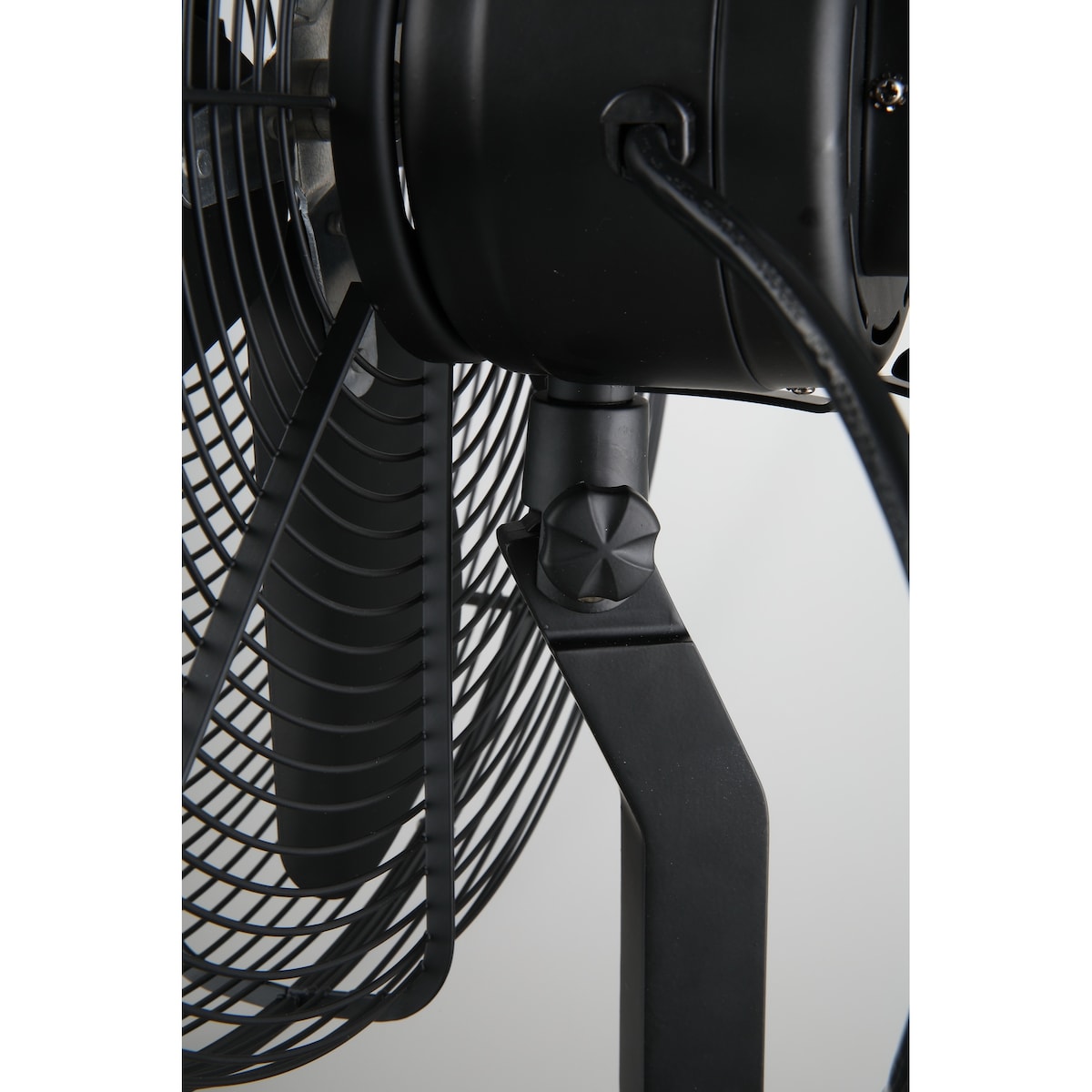 Star Fans Star Tripod 16-inch Stand Fan with Wooden Legs
