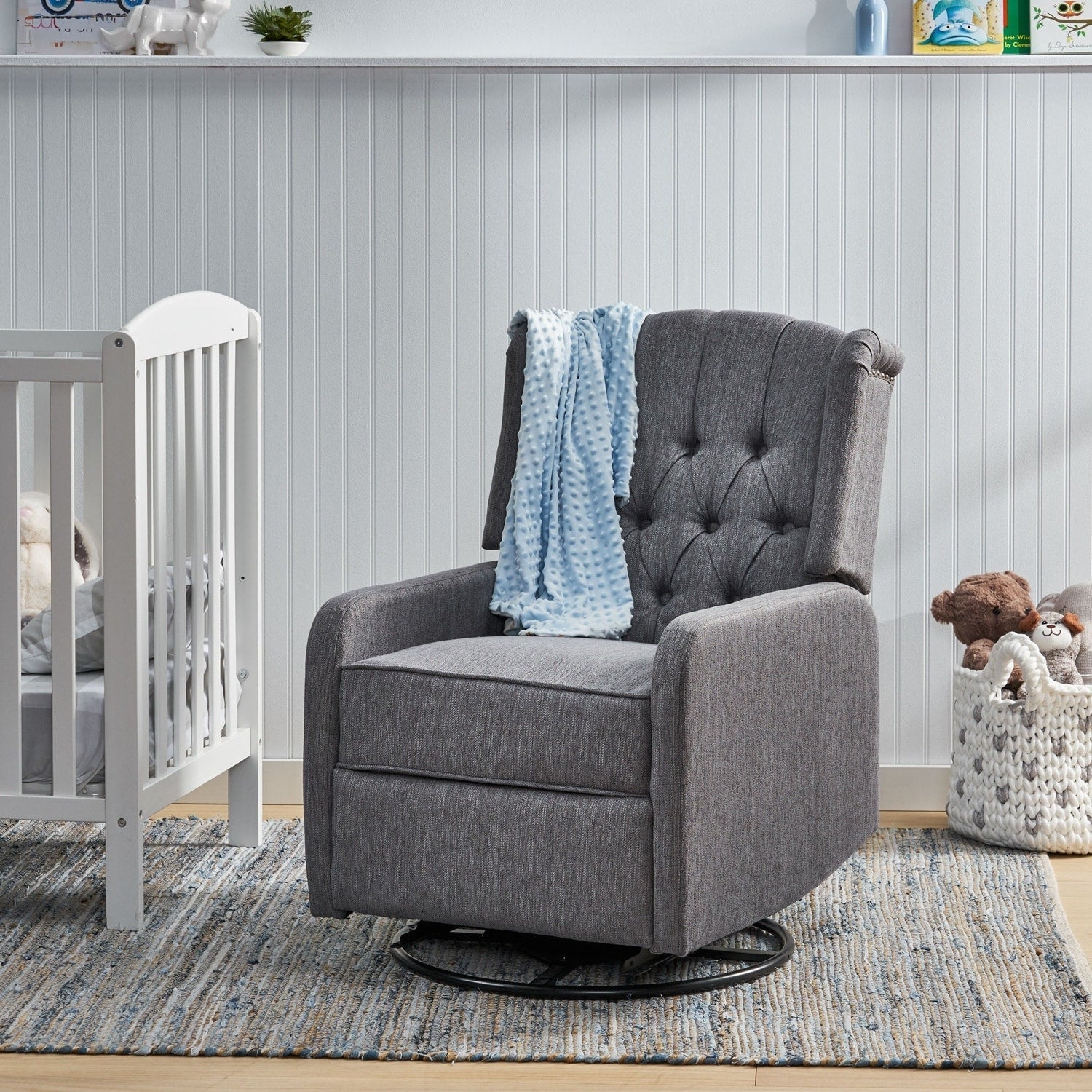 Versatile Manual Recliner Chair with Timeless Design